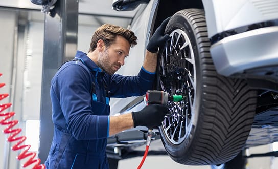 Mechanic inspecting car