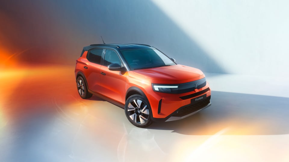 Front angled view of Vauxhall Frontera